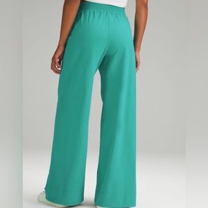 Lululemon Stretch woven high rise wide leg pant